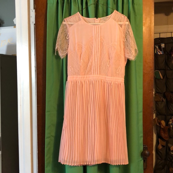 Modcloth Dresses & Skirts - ModCloth Pink lace and pleats dress